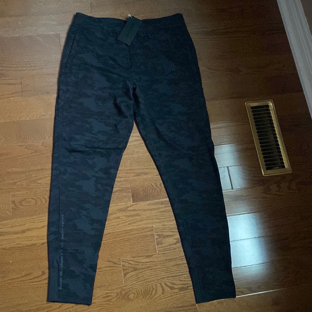 Alphalete athletics men’s joggers